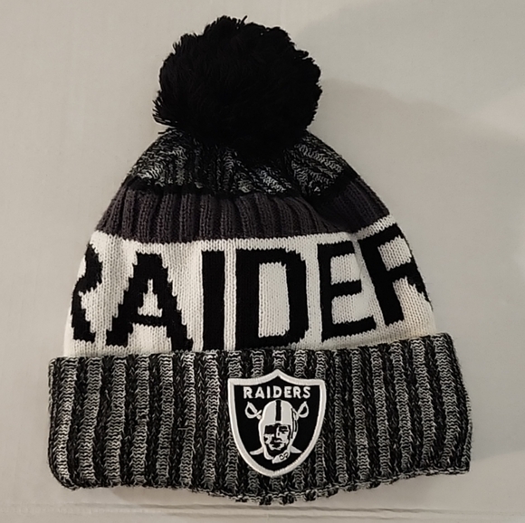 NFL Las Vegas Raiders Knit Beanie And Scarf - Picture 2 of 9